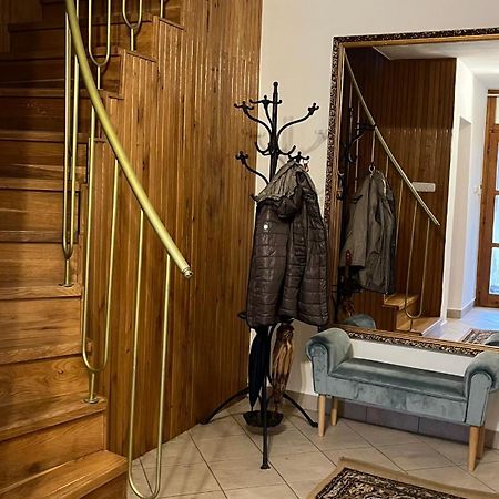 Boezsi Apartman Sarvar Luaran gambar